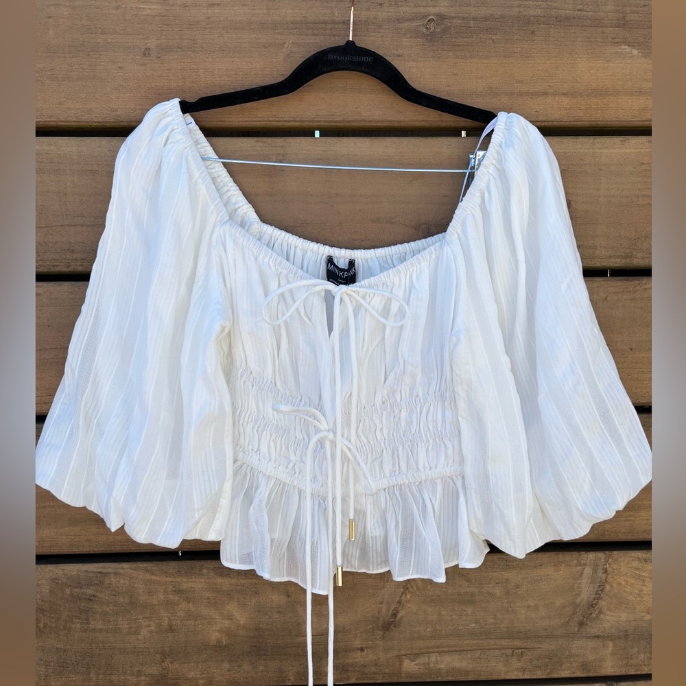 NWT Minkpink White balloon half sleeve bohemian top. Sz Small